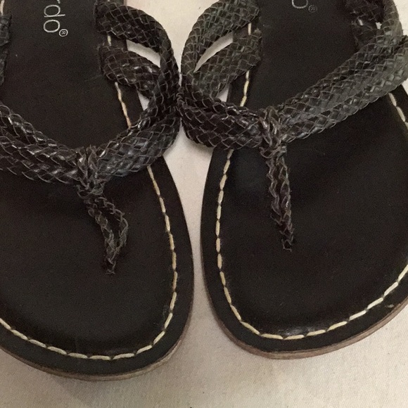 Bernardo Dark Chocolate Brown Classic Woven 9M Thong/Sandals - Picture 3 of 6